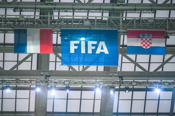 试图挥拳袭 试图挥拳袭